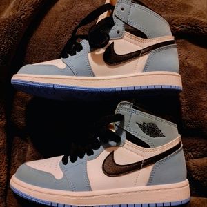 Kids Jordan 1 Retro sneakers